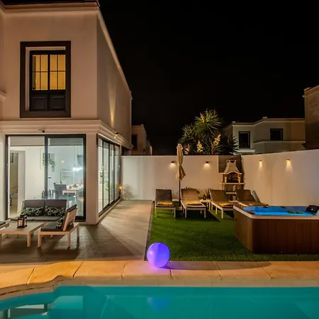 Eguzkilore Villa *